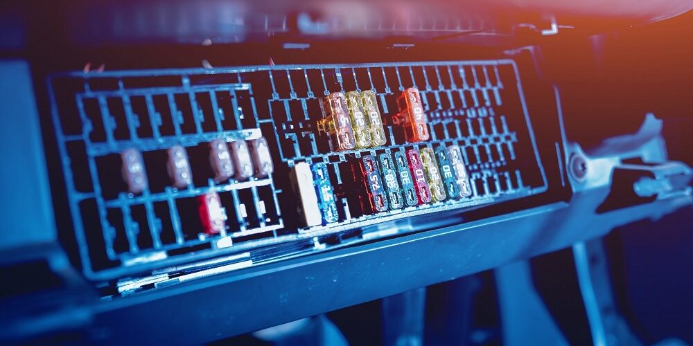 bezpieczniki w samochodzie