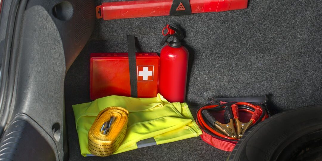 obowiązkowe wyposażenie w samochodzie