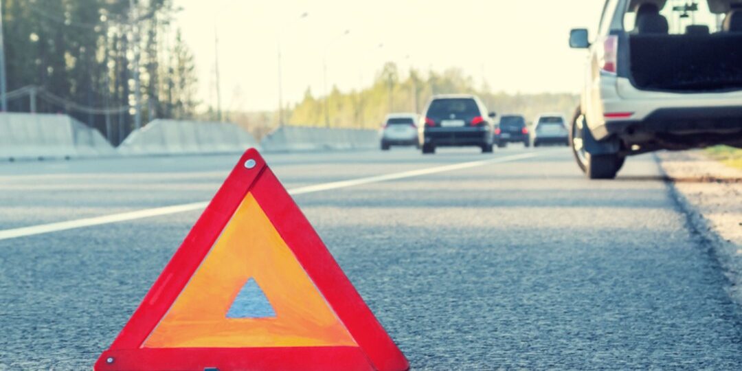 awaria samochodu na autostradzie