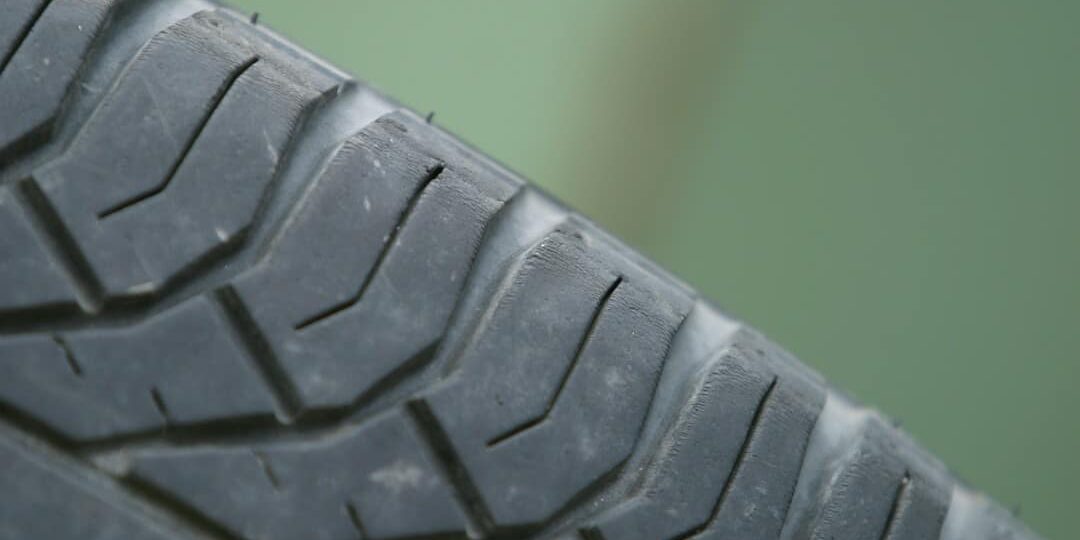 zużyta opona samochodowa zużyta opona samochodowa